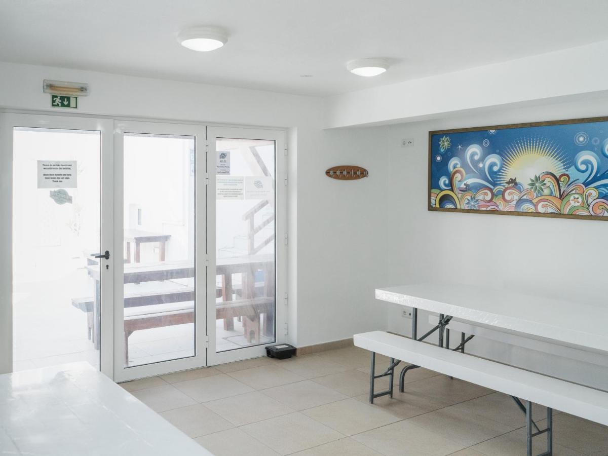 Peniche Surfcamp Hostel Балеал Екстер'єр фото